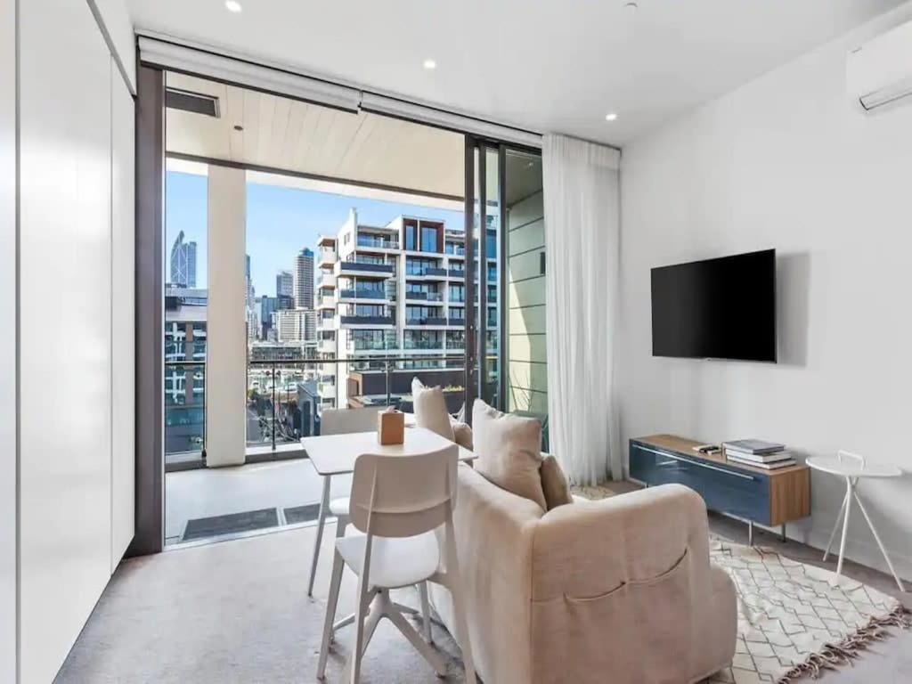 Modern One Bedroom Apartment In Wynyard Quarter Оукланд Екстериор снимка