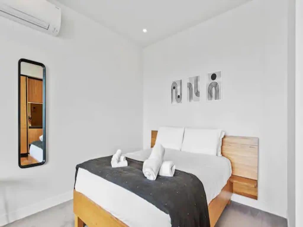 Modern One Bedroom Apartment In Wynyard Quarter Оукланд Екстериор снимка
