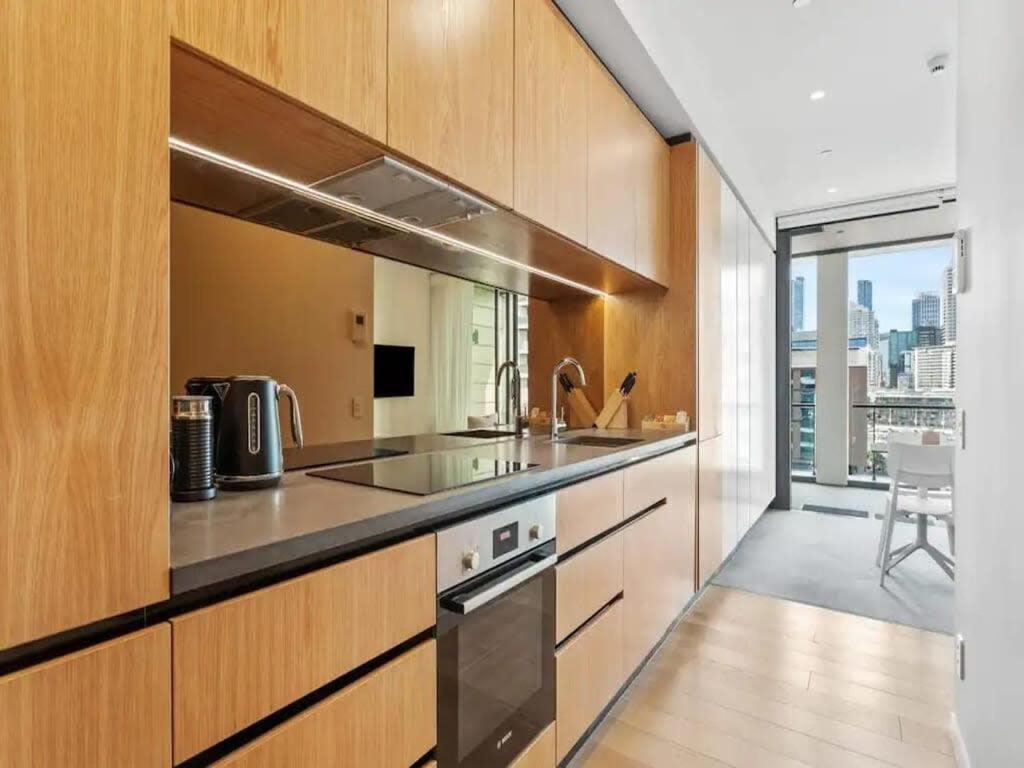 Modern One Bedroom Apartment In Wynyard Quarter Оукланд Екстериор снимка